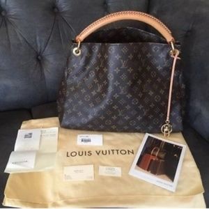Louis Vuitton MM Monogram Canvas Leather Bag